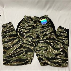 Camo side stripe jogger